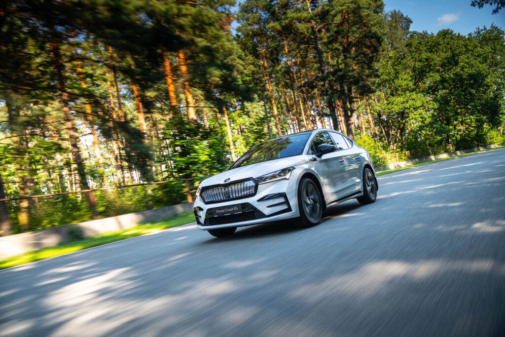 Oliver Solberg in the Enyaq Coupé RS electric road car for the first time